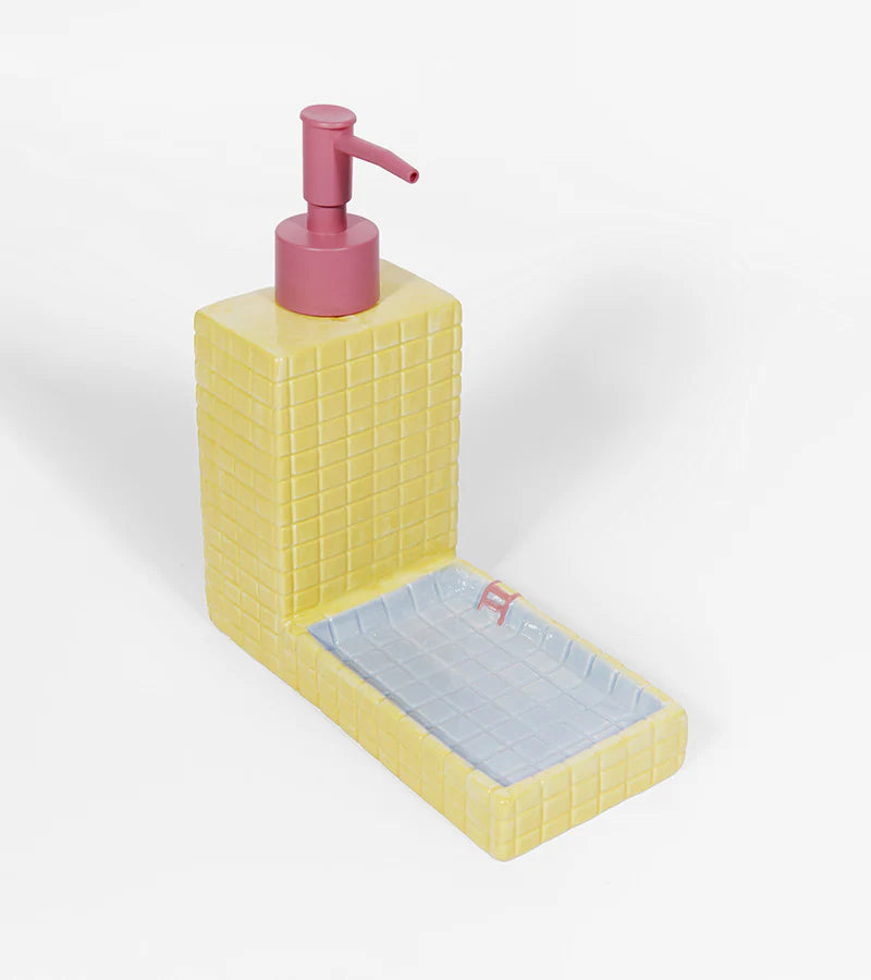 Distributeur savon - Piscine 1